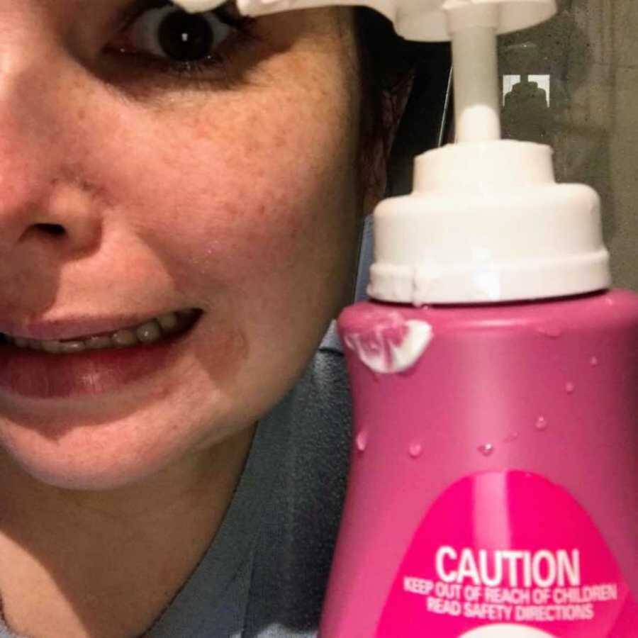 Pregnant woman takes selfie with hair remover cream bottle after having bad reaction on skin