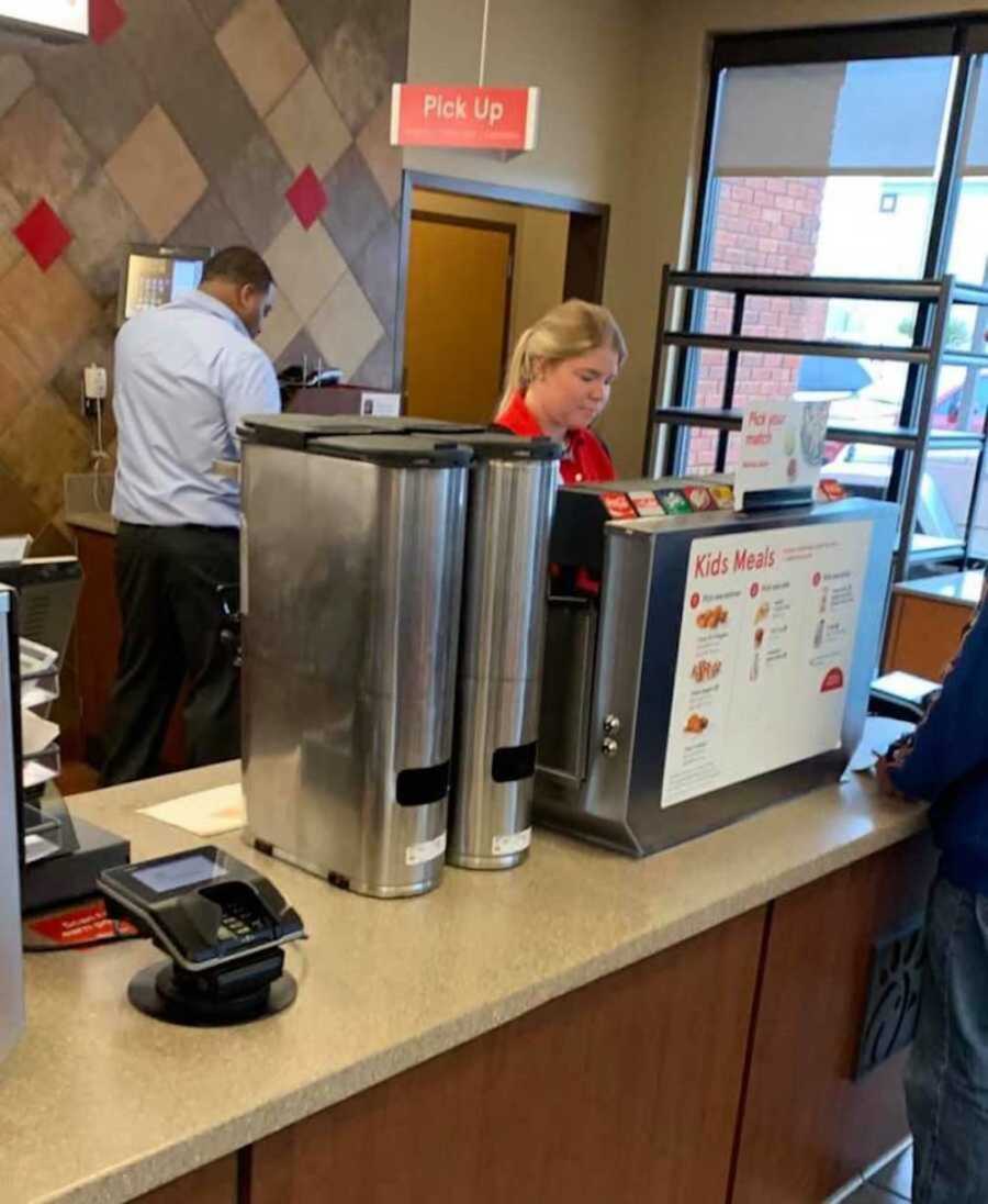 chick fil a employee commits act of kindness and pays for man's meal