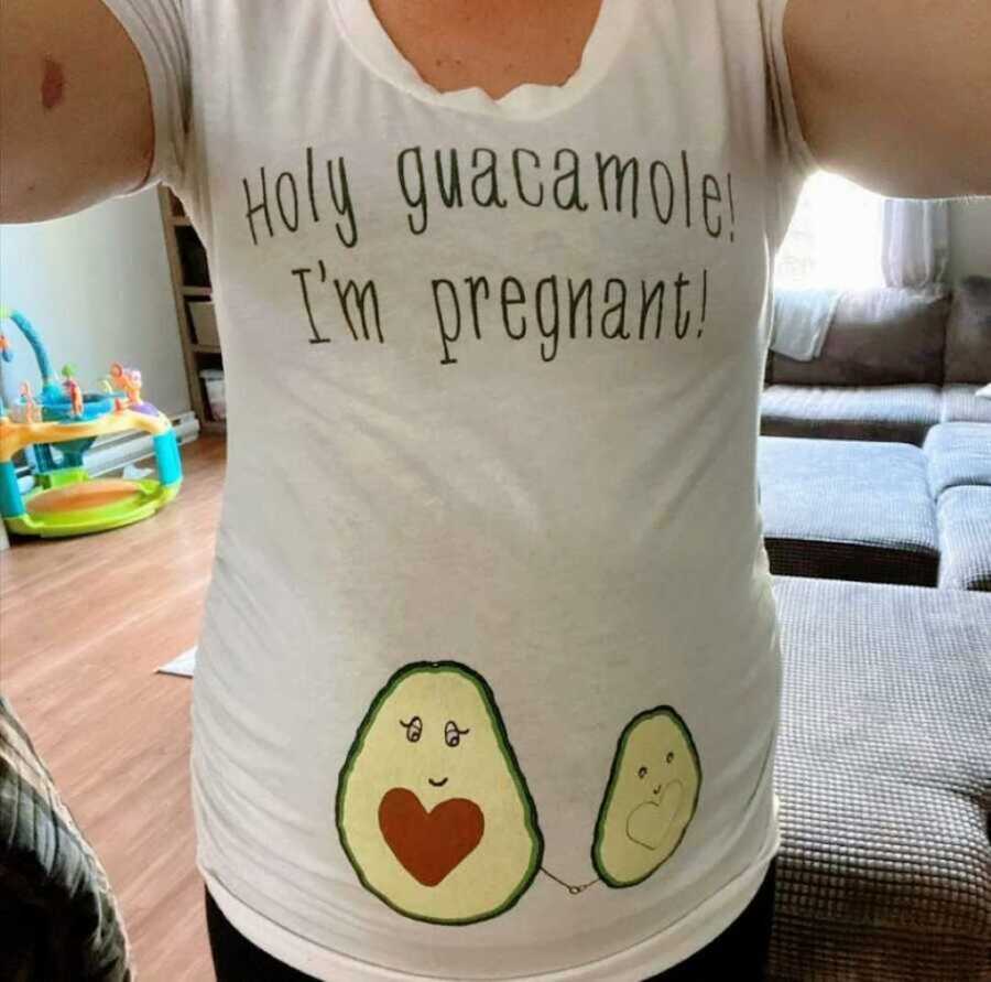 mom poses in maternity pun t-shirt