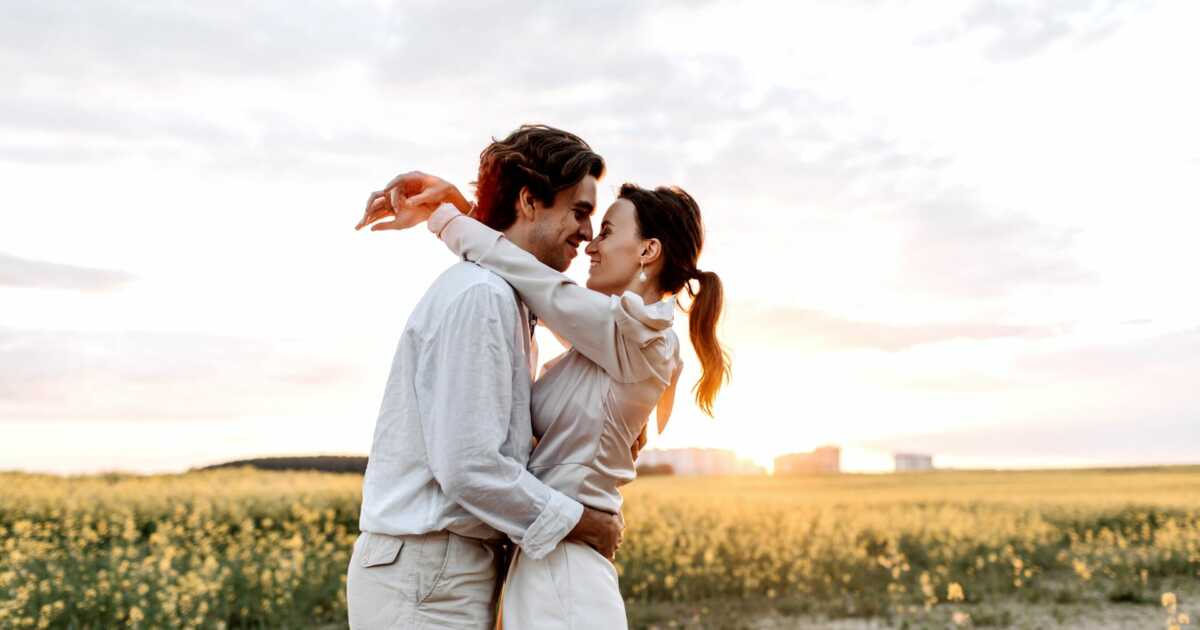 What Does Love Feel Like? 7 Signs You Are In Love Love What Matters